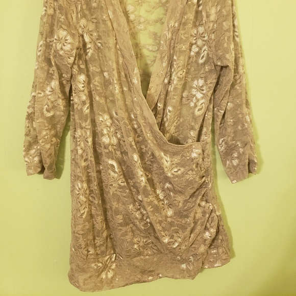 Ivory Lace Deep-V Top - Picture 2 of 3